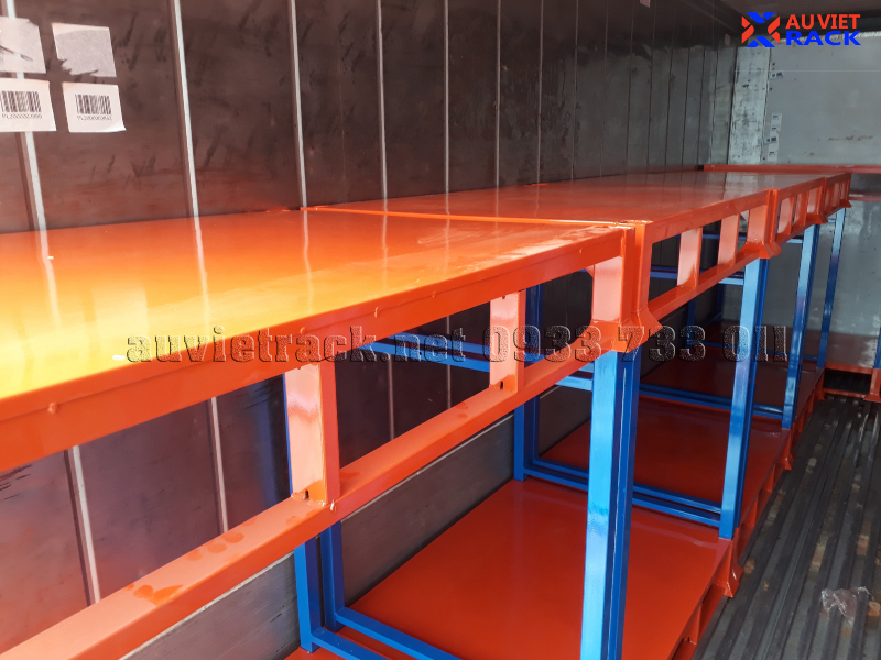 pallet sắt xếp chồng
